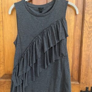 Sleeveless cotton top with ruffle